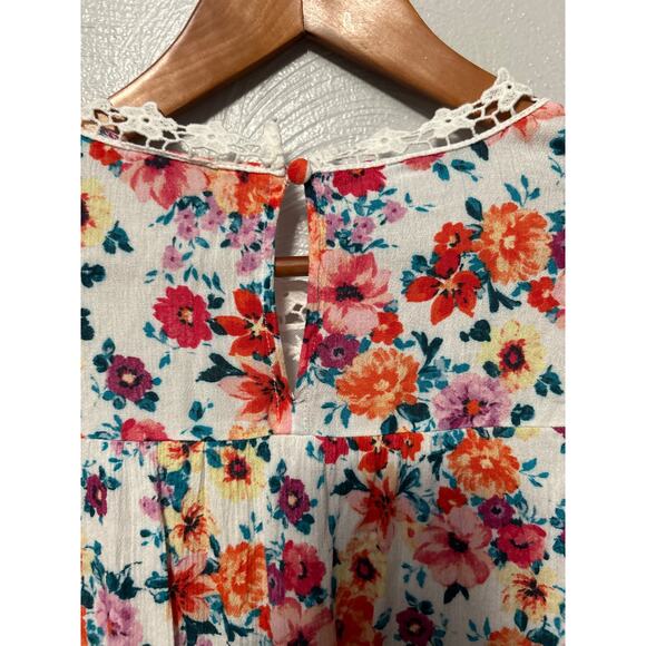 Torrid Plus Feminine Floral Short Sleeve Crochet Yoke Lace Gauze Top 1X 14/16 - Picture 9 of 11